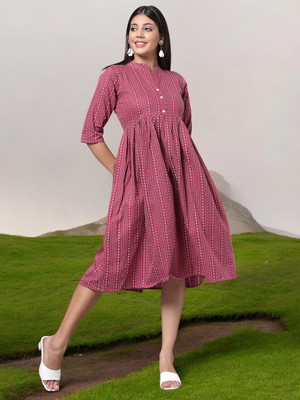Ladylaz Women Self Design Straight Kurta(Purple)