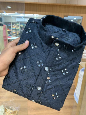 Vinaari Fab Men Embroidered Straight Kurta(Black)