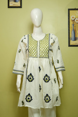 Elegance Hub Women Chikan Embroidery Tunic Kurta(Green)