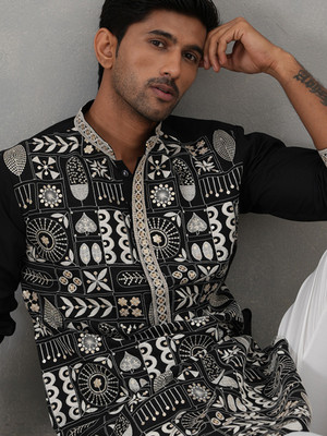 Jompers Men Embroidered Straight Kurta(Black)