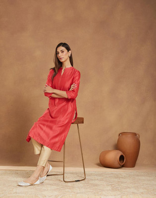 Fabindia Women Solid Straight Kurta(Red)
