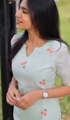 Zarina Women Floral Print Straight Kurta(Purple)