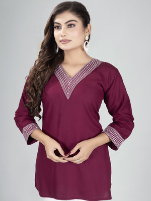 GOKUL TRENDZ Women Embroidered Straight Kurta(Maroon)