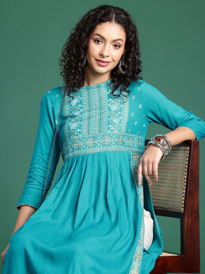 Sangria Women Floral Print Straight Kurta(Blue)