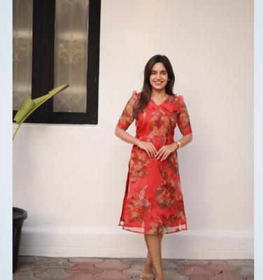 Vraj Enteprise Women Printed Straight Kurta(Red)