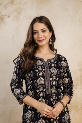Zaneta Women Floral Print Straight Kurta(Black)