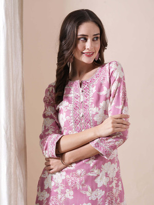 PRISCA Women Floral Print Straight Kurta(Multicolor)