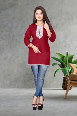 PSRR Women Embroidered Straight Kurta(Red)