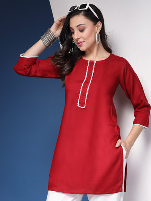 Daevish Women Solid Straight Kurta(Red)