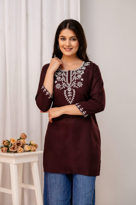 VASANT APPAREL Women Embroidered Straight Kurta(Maroon)