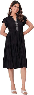 VAAKI Women Solid Flared Kurta(Black)