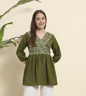 Wearnic Women Embroidered Tunic Kurta(Green)