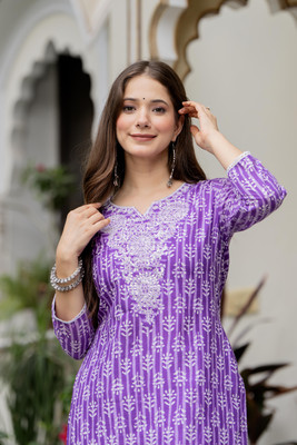 PRISCA Women Embroidered Straight Kurta(Purple)