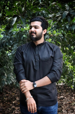 Varni Enterprise Men Solid Straight Kurta(Black)