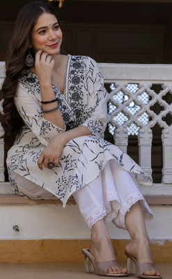 Surhi Women Embroidered Straight Kurta(White)