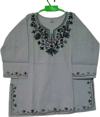 Anshi jari arts Girls Embroidered Straight Kurta(Grey)