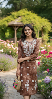 ChikankariArts Women Embroidered Straight Kurta(Maroon)