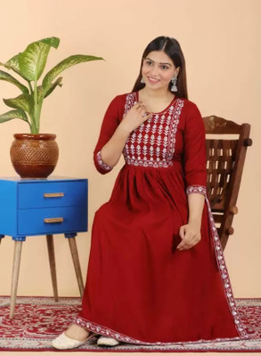 BDREE Women Embroidered Straight Kurta(Maroon)