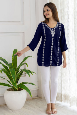 Kapadia Women Embroidered Straight Kurta(Blue)