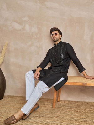 House of Pataudi Men Geometric Print Straight Kurta(Black)