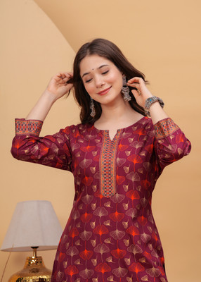 DAEVISH K Women Floral Print Straight Kurta(Maroon)