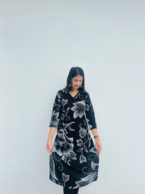 Attire Arc Women Floral Print, Printed A-line Kurta(Black)