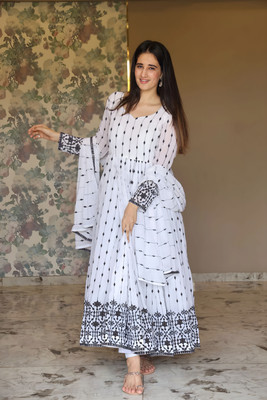 NARI DREAM Women Embroidered Flared Kurta(White)