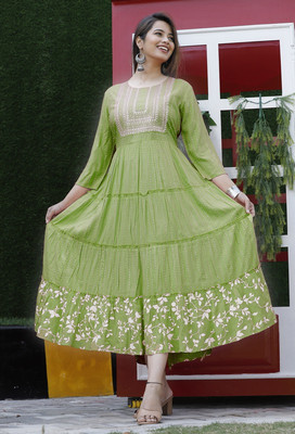 BST TEXTILES Flared/A-line Gown(Light Green, Gold, White)