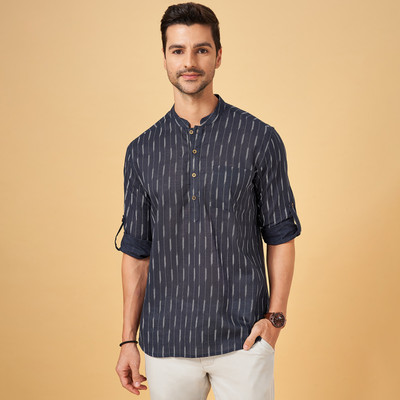 Indus Route by Pantaloons Men Dyed/Ombre Straight Kurta(Black)