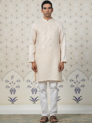 Ode by House of Pataudi Men Solid Straight Kurta(Beige)