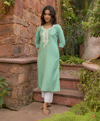 LIBAS Women Floral Print Straight Kurta(Green)