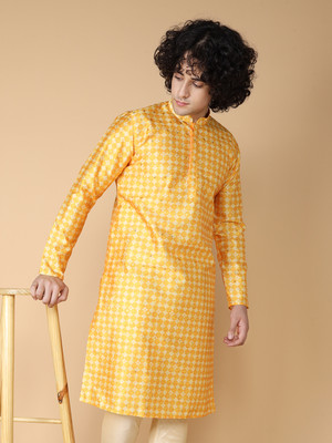 Namaskar Men Solid Straight Kurta(Yellow)