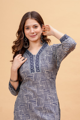 Dressar Women Floral Print Straight Kurta(Blue)