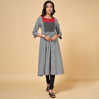 Rangmanch by Pantaloons Women Embroidered Flared Kurta(Black, Grey, Red)