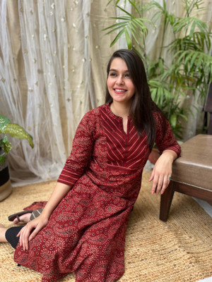 Attire Aura Women Printed Straight Kurta(Red)