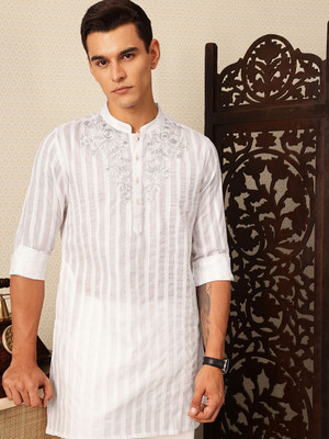 House of Pataudi Men Embroidered, Self Design Straight Kurta(White)