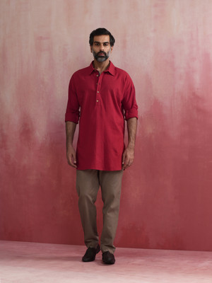 TrueBrowns Men Solid Straight Kurta(Maroon)