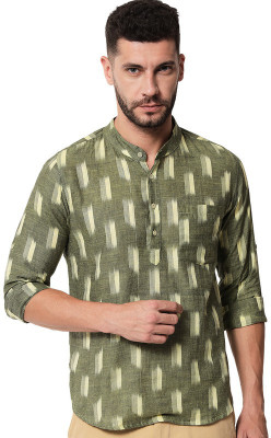 Vastraa Fusion Men Striped Straight Kurta(Green)
