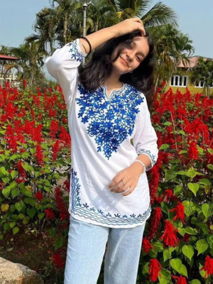 sasafaras Women Embroidered Straight Kurta(White, Blue)