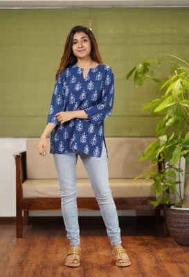 Rajsi Vastra Women Floral Print A-line Kurta(Blue)