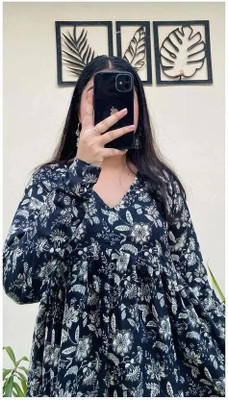 ETHNOOR Women Floral Print Flared Kurta(Black)
