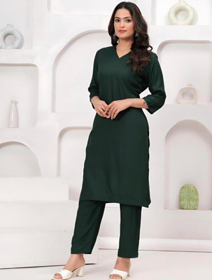MON Women Embroidered Straight Kurta(Green)