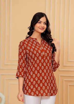 VedaFashions Women Printed Straight Kurta(Maroon)