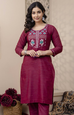 Shozaai Collection Women Embroidered Straight Kurta(Maroon)