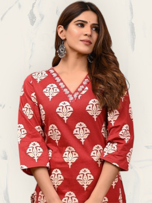 PRAYAARI FASHIONS Women Self Design Straight Kurta(Maroon)