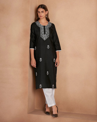 DRESOUL Women Embroidered Straight Kurta(Black)