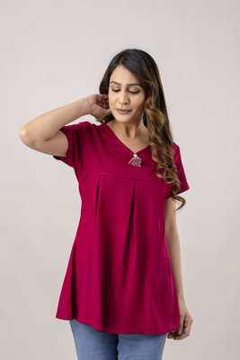 RAISHREE Women Self Design Straight Kurta(Maroon)