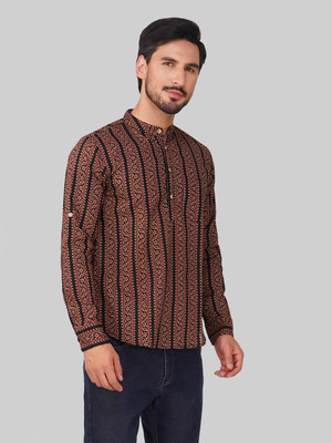Vastraa Fusion Men Block Print Straight Kurta(Black)