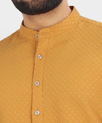 VeBNoR Men Solid Straight Kurta(Yellow)