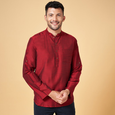Indus Route by Pantaloons Men Solid Straight Kurta(Maroon)